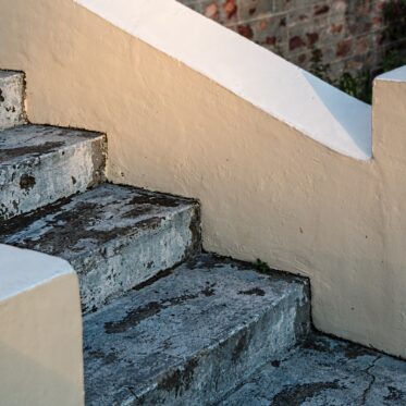 Das Bild zeigt Stufen einer Treppe